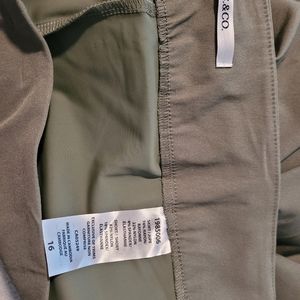 S.C. & CO. Skort khaki stretch size 16. 19" lgth 2 side pockets w/ tummy control